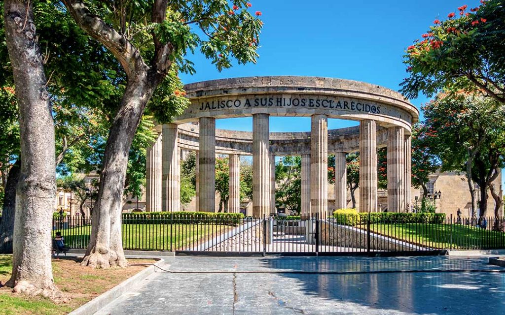 La Rotonda de los Jaliscienses Ilustres es un monumento que verás cuando recorras el Paseo Alcalde.